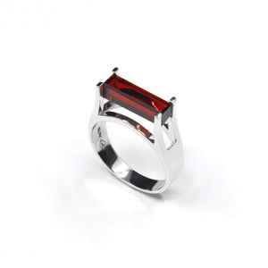 BAGUE EVER RED, grenat sur or blanc 18 carats