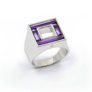 BAGUE SQUARE, améthystes sur or blanc ou noir 18 carats