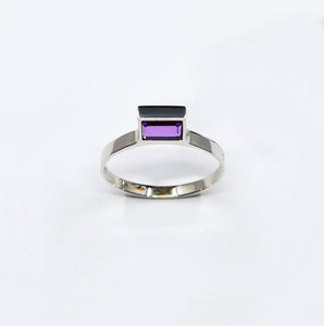 COLORE PURPLE RING, amethyst in 18 K white gold