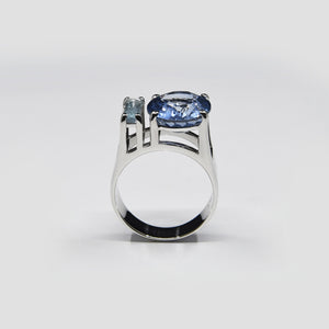AME BLEUE RING, ceylon sapphire and aquamarine in 18 K white gold