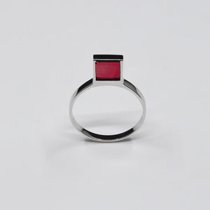 COLORE RED RING, garnet in 18 carat gold 